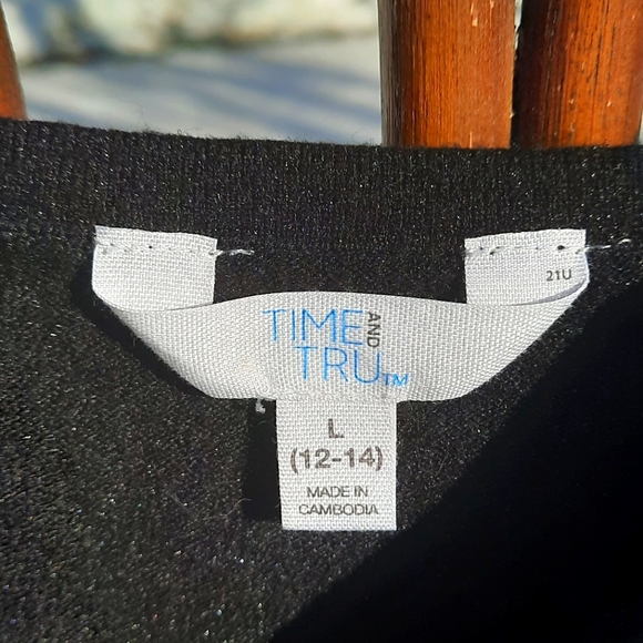 🍀3/15 Time and Tru Black Tank Top - Picture 7 of 7